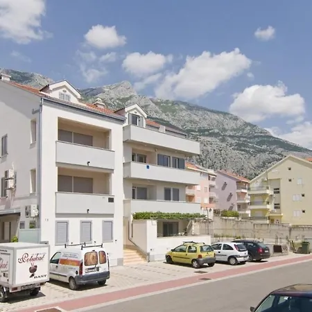Ennio - Free Parking * מאקרסקה